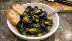 Moules Marinières in 15 Minutes – Mussels Steamed in White Wine, Garlic and Parsley